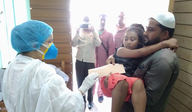 বন্দরে বিস্ফোরণে ক্ষতিগ্রস্থ পরিবারকে উপজেলা প্রশাসনের আর্থিক সহয়তা প্রদান