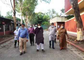 খানপুর ৩০০ শয্যা হাসপাতাল পরিদর্শনে সেলিম ওসমান