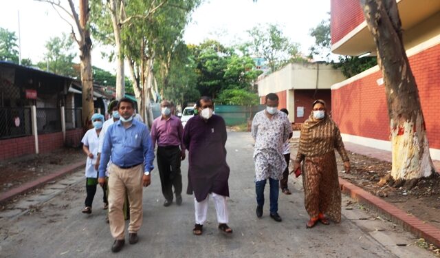 খানপুর ৩০০ শয্যা হাসপাতাল পরিদর্শনে সেলিম ওসমান