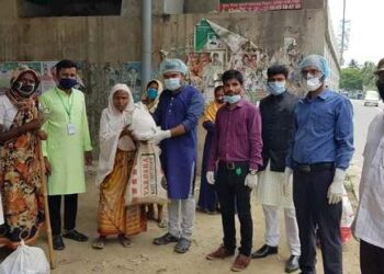 নিরাপদ সড়ক চাই সংগঠনের উদ্যোগে পরিবহণ শ্রমিকদের মাঝে খাদ্য সামগ্রী বিতরণ