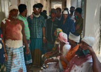 আড়াইহাজারে আওয়ামীলীগ-বিএনপির মধ্যে সংঘর্ষে আহত ৩০