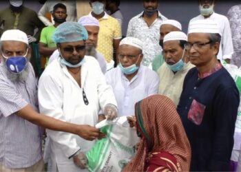 করোনা মহামারীতে অসহায়দের খাদ্য সহায়তায় কাজ করছেন যুবলীগ নেতা ইব্রাহীম মোল্লা