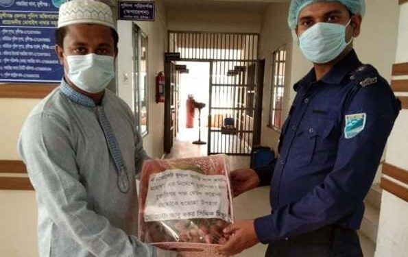করোনা আক্রান্ত পুলিশদের শুভেচ্ছা উপহার দিলেন যুবলীগ নেতা মিথুন