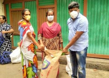 হিজরাদের মানবিক খাদ্য সহায়তায় এগিয়ে এলেন মুন্সিগঞ্জ যুবলীগ