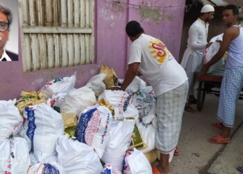 আবারো এক হাজার পরিবারের মাঝে পৌছে গেল কাউন্সিলর সজলের খাবার সামগ্রী