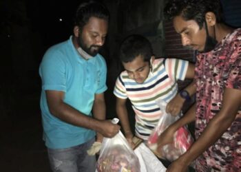 ভূইগড়েও কর্মহীনদের মাঝে ঈদের উপহার নিয়ে মুক্তিযু্দ্ধ মঞ্চ