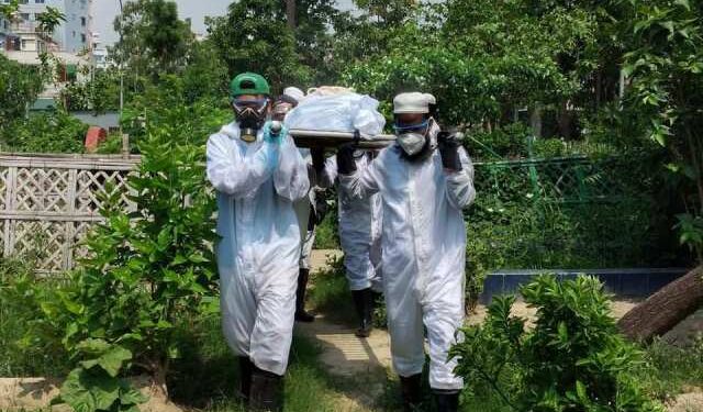 তোলারাম কলেজের সাবেক প্রিন্সপালের লাশ দাফন করলেন কাউন্সিলর খোরশেদের দাফন টিম