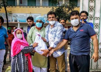 ওয়ার্ডবাসীর মাঝে আবারো ৩ হাজার প্যাকেট খাদ্য সামগ্রী বিতরণ করলেন কাউন্সিলর বাবু