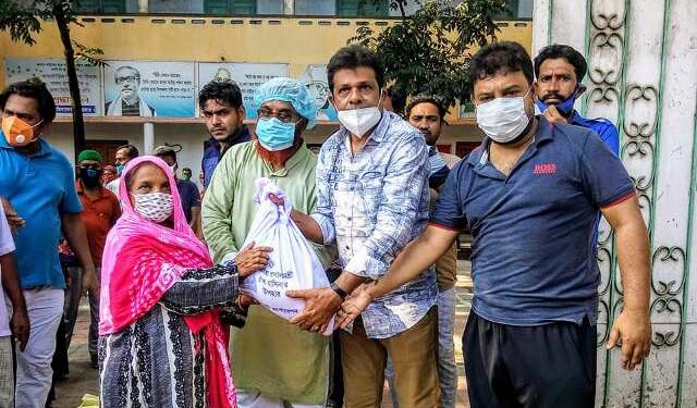 ওয়ার্ডবাসীর মাঝে আবারো ৩ হাজার প্যাকেট খাদ্য সামগ্রী বিতরণ করলেন কাউন্সিলর বাবু