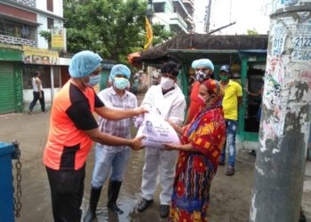 ৩য় দফায় ১৮০০ পরিবারকে খাদ্য উপহার পৌছে দিয়েছেন কাউন্সিলর খোরশেদ