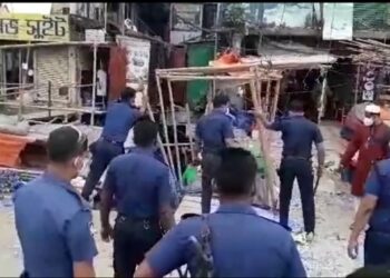 শিমরাইল মোড়ে পুলিশের উচ্ছেদ অভিযান