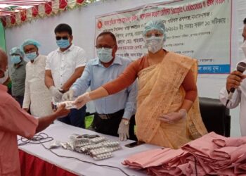 রূপগঞ্জে করোনা প্রতিরোধে নমুনা সংগ্রহ ও ঔষধ বিতরণ