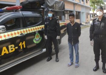 ফতুল্লায় সরকার সম্পর্কে মিথ্যা গুজব রটানোর দায়ে যুবক আটক