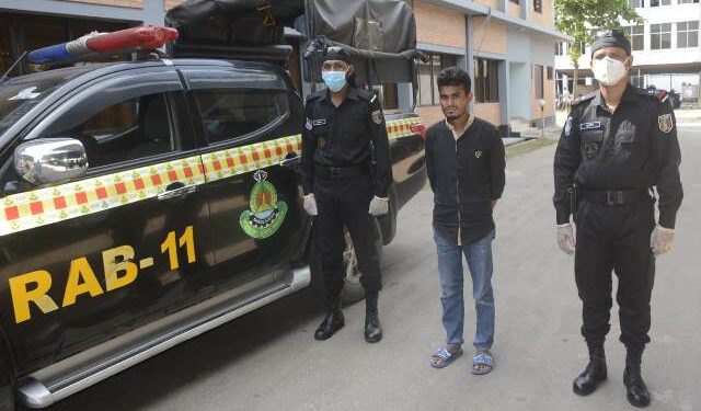 ফতুল্লায় সরকার সম্পর্কে মিথ্যা গুজব রটানোর দায়ে যুবক আটক