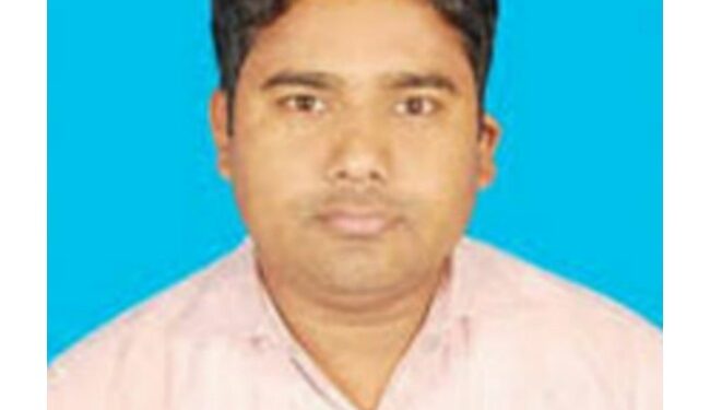 আজিজুলের কাছে অটোরিক্সা মালিকরা জিম্মি