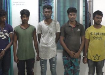 গোগনগরে চাঁদা না পেয়ে জোর করে গরু নামাতে গিয়ে আটক ৫