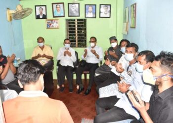 বঙ্গবন্ধুর শাহাদাত বার্ষিকীতে অয়ন ওসমানের পক্ষে ১১নং ওয়ার্ড ছাত্রলীগের দোয়া