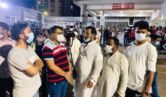 অয়ন ওসমানের নির্দেশনায় দগ্ধদের রক্তের সহযোগীতায় ঢামেকে ছুটে যান জেলা ছাত্রলীগে নেতৃবৃন্দ