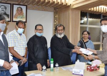 ব্যবসায়ীদের সহযোগিতার অর্থ ফেরত দিলেন সেলিম ওসমান