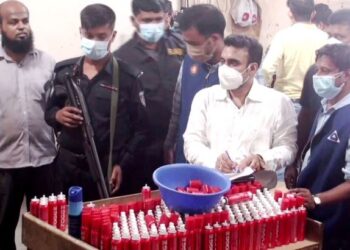 সিদ্ধিরগঞ্জে র‌্যাবের ভ্রাম্যমান আদালতে নকল পন্য জব্দ ও আটক ৭