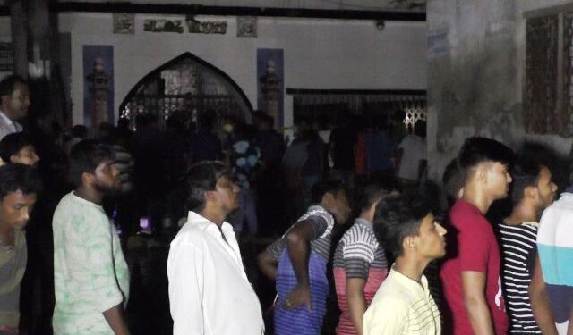 তল্লার মসজিদে বিস্ফোরণে দগ্ধ ৪০॥ তদন্ত কমিটি গঠন