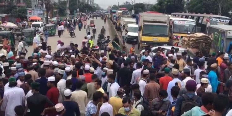 শফীর মৃত্যু নিয়ে কটুক্তির অভিযোগে গ্রেফতার জিহাদীর মুক্তির দাবিতে সড়ক অবরোধ