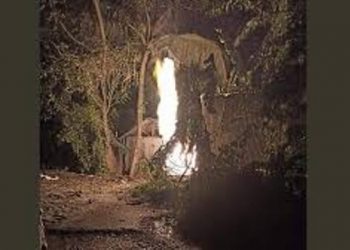 রুপগঞ্জে বজ্রপাতে অবৈধ গ্যাসের রাইজারে অগ্নিকাণ্ড