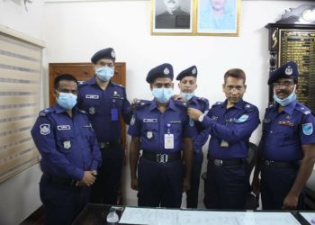 তিন এটিএসআই-কে র‌্যাংক ব্যাজ পরালেন এসপি জায়েদুল