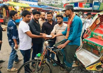 অয়ন ওসমানের জন্মদিনে টিপু সুলতান ও তার বন্ধু মহলের উদ্যোগে রান্না করা খাবার বিতরণ