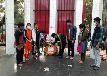 মহান শহিদ বুদ্ধিজীবী দিবসে সমাজতান্ত্রিক ছাত্র ফ্রন্টের পুষ্পমাল্য অর্পণ
