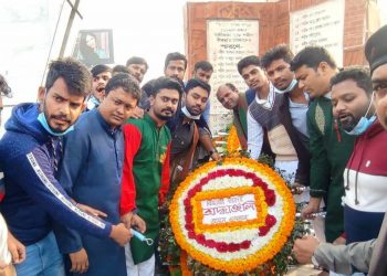বিজয় দিবসে অয়ন ওসমানের পক্ষে বিজয় স্তম্ভে ছাত্রলীগের পুষ্পমাল্য অর্পণ