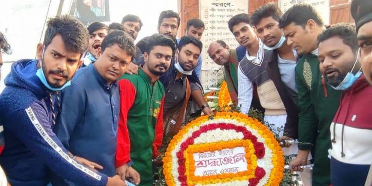বিজয় দিবসে অয়ন ওসমানের পক্ষে বিজয় স্তম্ভে ছাত্রলীগের পুষ্পমাল্য অর্পণ