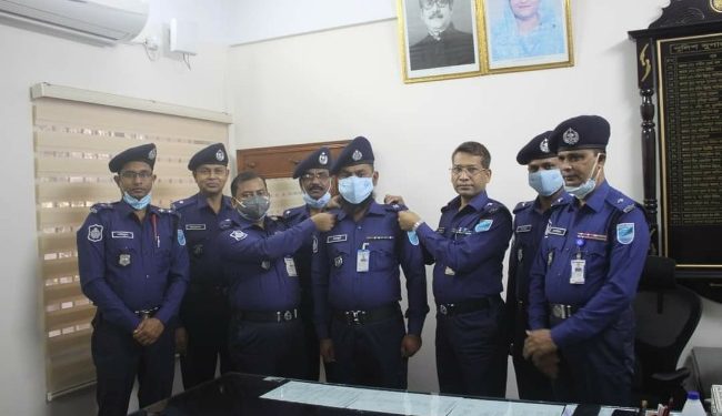 পদোন্নতি পেল তিনজন, র্যাংক ব্যাজ পরালেন এসপি জায়েদুল