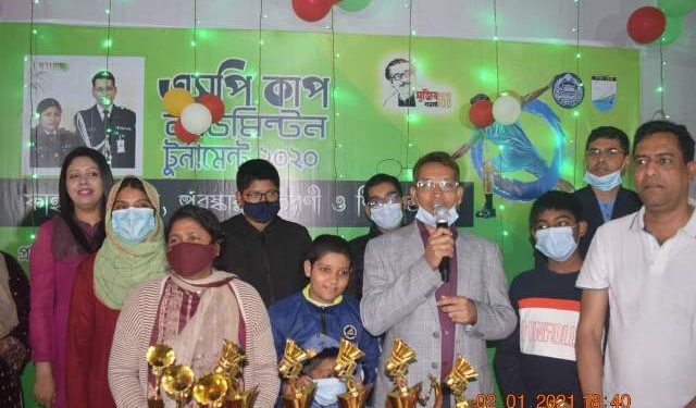 এসপি কাপ ব্যাডমিন্টন টুর্নামেন্টে বিজয়ী রুপগঞ্জ থানা