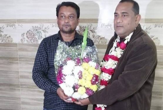 ফতুল্লা থানা আঃলীগের নব নির্বাচিত যুগ্ন সম্পাদক লিটন কে খোকন প্রধানের ফুলেল শুভেচ্ছা