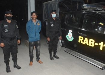 সিদ্ধিরগঞ্জে ১০ হাজার লিটার চোরাই ফার্নিশ তেল সহ গ্রেফতার ১