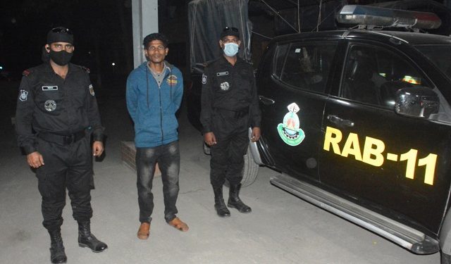 সিদ্ধিরগঞ্জে ১০ হাজার লিটার চোরাই ফার্নিশ তেল সহ গ্রেফতার ১