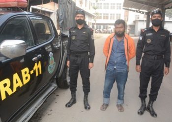 সোনারগাঁয়ে ২৫০ বোতল ফেন্সিডিল সহ মাদক ব্যবসায়ী গ্রেফতার