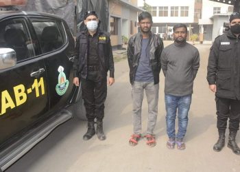 সিদ্ধিরগঞ্জে দুই পরিবহন চাঁদাবাজ গ্রেফতার