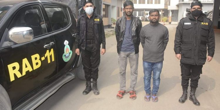 সিদ্ধিরগঞ্জে দুই পরিবহন চাঁদাবাজ গ্রেফতার