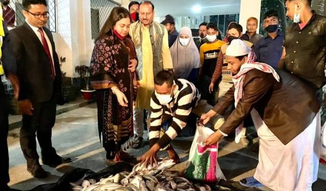 মাছ ঘাট থেকে ১১০ কেজি জাটকা জব্দ॥ ৩ জনকে ১৫ হাজার টাকা জরিমানা