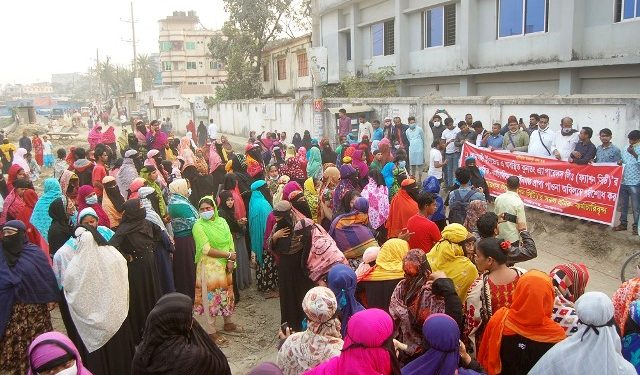 প্রাপ্য পাওনা পরিশোধের দাবিতে সিদ্ধিরগঞ্জে শ্রমিক সমাবেশ