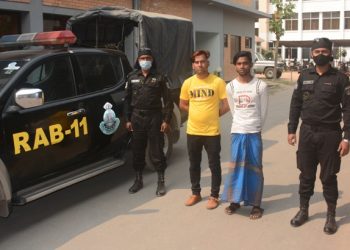 সোনারগায়ে পেটের ভিতর ইয়াবা পাচারকালে গ্রেফতার ২