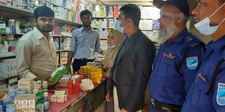 সিদ্ধিরগঞ্জে আলিফ ফার্মেসীকে লাখ টাকা জরিমানা