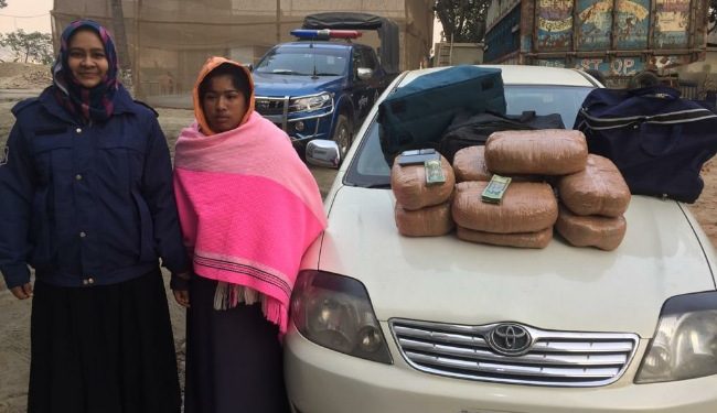 নারায়ণগঞ্জে গাঁজা সহ আন্তঃজেলা মাদক ব্যবসায়ী সোনিয়া গ্রেফতার