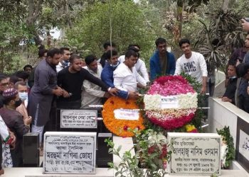 অয়ন ওসমানের পক্ষে শামসুজ্জোহা’র কবরে জেলা ছাত্রলীগের শ্রদ্ধার্ঘ অর্পণ