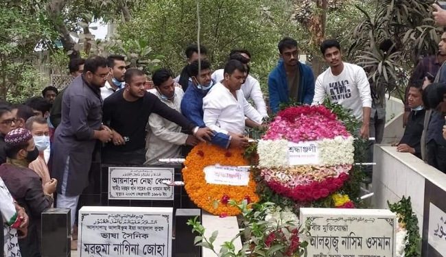 অয়ন ওসমানের পক্ষে শামসুজ্জোহা’র কবরে জেলা ছাত্রলীগের শ্রদ্ধার্ঘ অর্পণ
