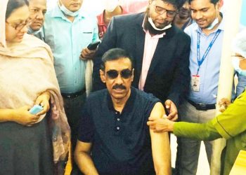 করোনা’র ভ্যাকসিন গ্রহন করলেন এমপি শামীম ওসমান