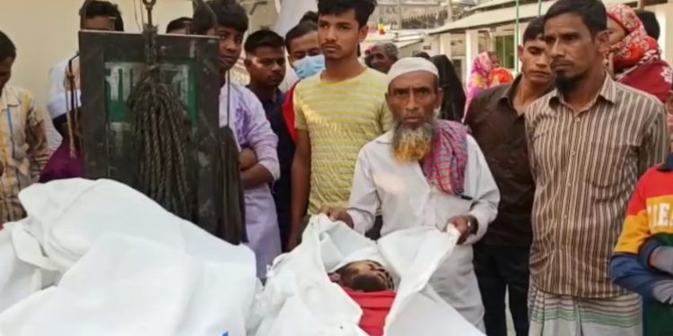 সোনারগায়ে দুই বাসের চাপায় ৩ পথচারী নিহত