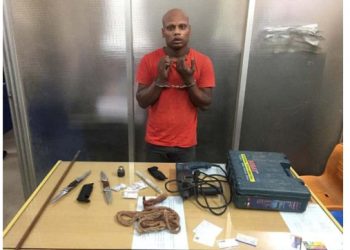 ফতুল্লায় দুর্ধর্ষ সন্ত্রাসী আহাদ অস্ত্র সহ গ্রেফতার